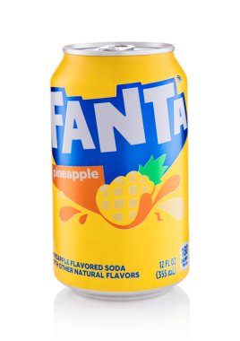 LONDON, İngiltere - 29 Mart 2025: Beyaz ananaslı Fanta soda.