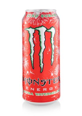 LONDON, İngiltere - 12 Mart 2025: Canavar ultra karpuz sıfır şeker enerjili soda beyaz üzerine.