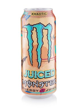 LONDON, İngiltere - 01 Mart 2025: Canavarımsı Khaotic Juicy enerji meşrubat beyaz üzerine meşrubat.