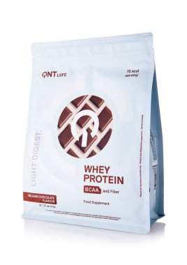 LONDON, İngiltere - 15 Mart 2025: QNT light sindirim whey protein bcaa ve Belçika çikolata aromalı beyaz.