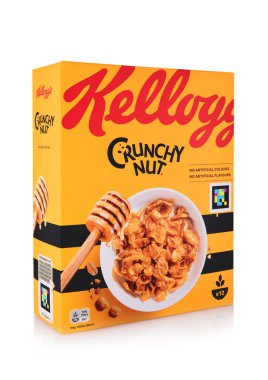 LONDON, İngiltere - 31 Mayıs 2025: Beyaz arka planda gevrek fındıklı kahvaltı gevreği kutusu.