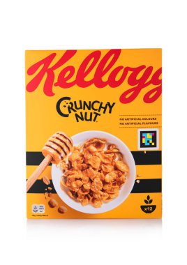 LONDON, İngiltere - 31 Mayıs 2025: Beyaz arka planda gevrek fındıklı kahvaltı gevreği kutusu.