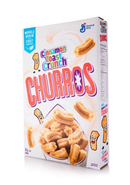 LONDON, İngiltere - 15 Nisan 2025: Tarçınlı Tost Kraker Kutusu Beyaz zemin üzerinde kahvaltı gevreği.