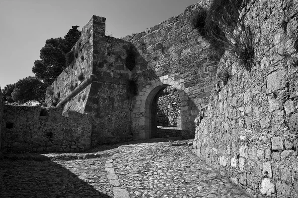 Kamenná Brána Středověkého Benátského Hradu Jiří Ostrově Kefalonia Řecku Monochromatický — Stock fotografie