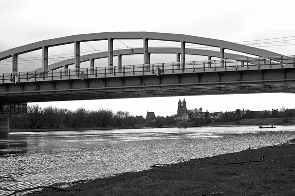 Estrutura Aço Ponte Sobre Rio Warta Cidade Poznan Polônia Monocromática — Fotografia de Stock