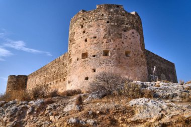 Yunanistan 'ın Girit adasındaki Aptera Şatosu' nun taş duvarları