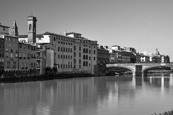Radhus Och Historiska Byggnader Vid Floden Arno Florens Italien Monokrom — Stockfoto