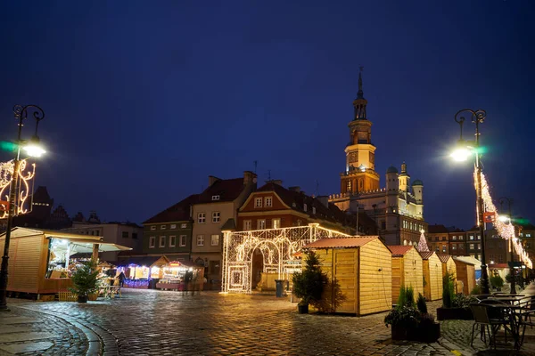 Lehké Dekorace Dřevěné Stánky Vánočním Trhu Poznani — Stock fotografie