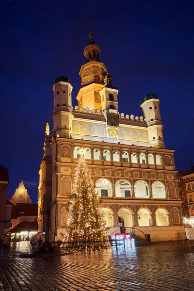 Fasáda Renesanční Radnice Vánoční Ozdoby Městě Poznaň — Stock fotografie
