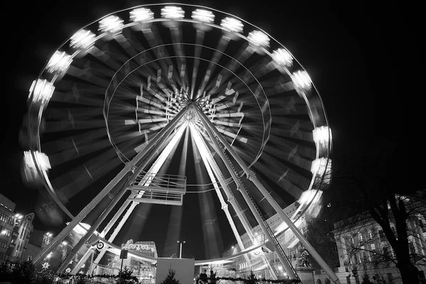 포즈난의 크리스마스 시장에서 페리스 Ferris Wheel 단색을 — 스톡 사진