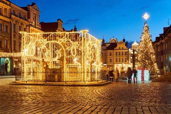 Histórica Casa Viviendas Decoraciones Navideñas Por Noche Ciudad Poznan — Foto de Stock