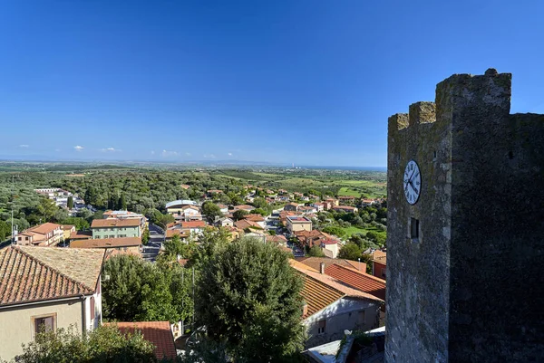 Stenen Toren Met Klok Daken Van Huizen Landelijk Landschap Toscane — Stockfoto