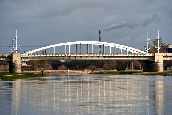 Ocelová Konstrukce Mostu Přes Řeku Warta Kouř Bahnitého Komína Polském — Stock fotografie