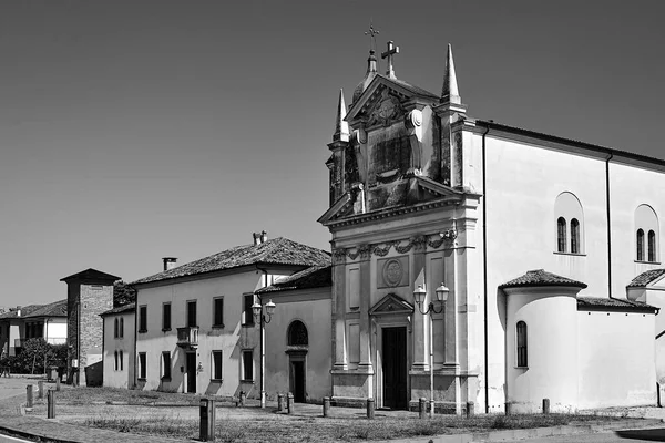 Фасад Исторической Церкви Кьеза Сан Лоренцо Итальянском Городе Монохромный — стоковое фото