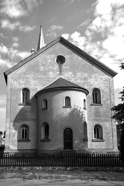 Abside Église Catholique Romaine Historique Dans Village Pieski Pologne Monochrome — Photo