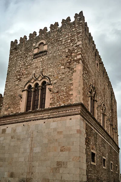 Историческая Каменная Башня Площади Палаццо Корвая Таормине Острове Сицилия Италия — стоковое фото