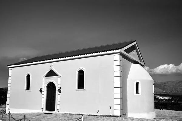 Ortodoksinen Kirkko Kefalonian Saaren Vuorilla Kreikassa Yksivärinen — kuvapankkivalokuva