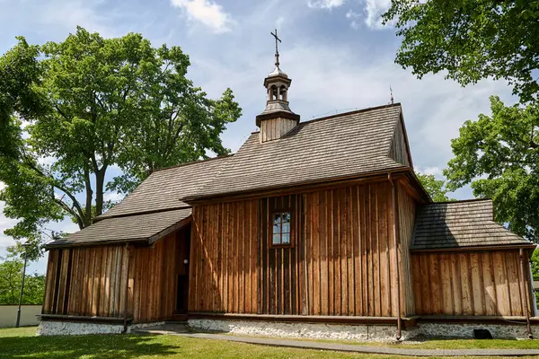 波兰Zrebice村的圣贾尔斯木制历史性教区教堂 — 图库照片