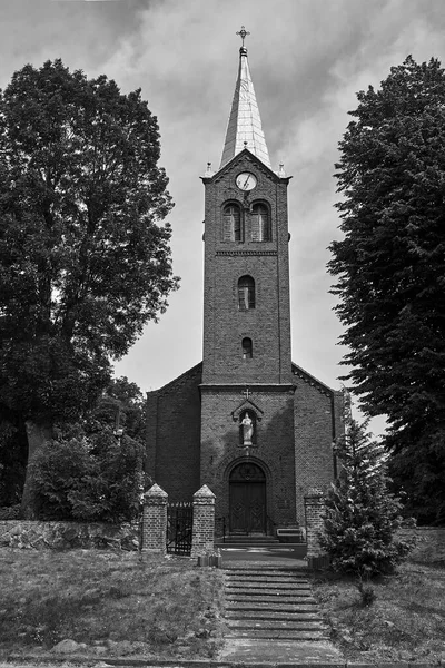 Torre Histórica Igreja Tijolo Vermelho Gótico Aldeia Sokola Dabrowa Polônia — Fotografia de Stock