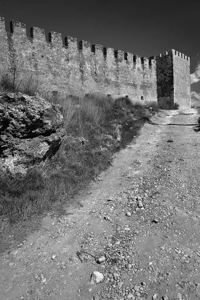 Estrada Rochosa Para Antigo Castelo Otomano Ilha Creta Grécia Monocromático — Fotografia de Stock