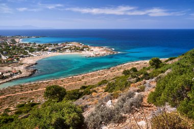 Yunanistan 'ın Girit adasındaki Stavros' ta kuş bakışı deniz ve sahil manzarası