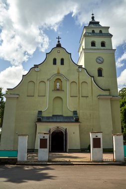 Polonya, Janow 'daki tarihi Katolik kilisesinin cephesi