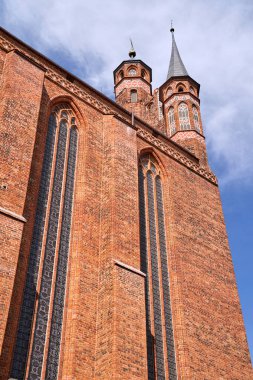 Polonya 'nın Torun kentindeki Kutsal Bakire Meryem' in Varsayımının tarihi ortaçağ kilisesi.