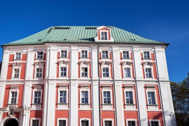 Polonya 'nın Poznan kentindeki eski bir barok manastırının tarihi binası