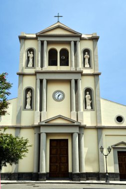 İtalya 'nın Sicilya adasındaki SantaTekla kasabasındaki tarihi kilise cephesi