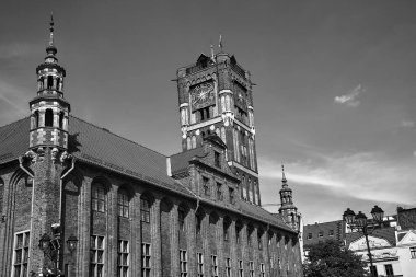 Torun, Polonya 'da saat kulesi olan tarihi ortaçağ belediye binası.