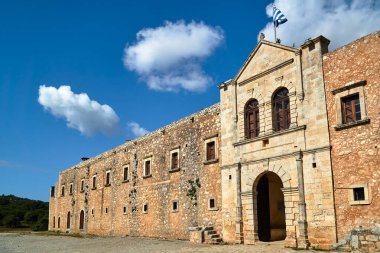 Yunanistan 'ın Girit adasındaki Ortodoks, Moni Arcadia tarihi manastırının duvarları ve kapısı