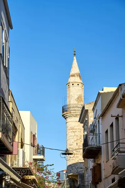 Kapea Katu Historiallinen Minareetti Hanian Kaupungissa Kreetan Saarella Kreikassa — kuvapankkivalokuva