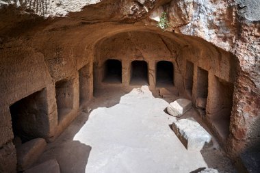Kraliyet Mezarları - Kıbrıs Rum Kesimi 'nin Phapos kentindeki yeraltı mağaralarındaki antik mezar odaları