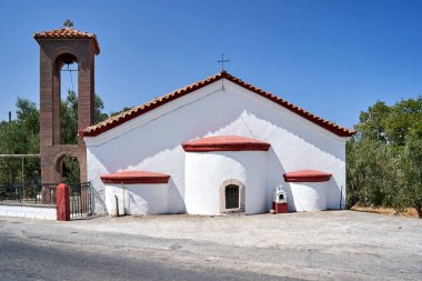 Yunanistan 'ın Lezbiyen Adası' nda Anaxos 'ta çan kulesi olan ortodoks şapeli