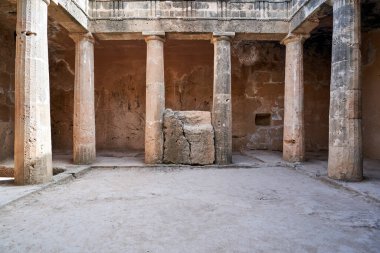 Kraliyet Mezarları - Kıbrıs Cumhuriyeti 'nin Phapos kentindeki yeraltı mağaralarındaki antik mezar odaları