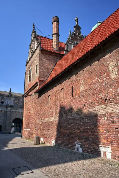 Polonya 'nın Gdansk kentindeki tarihi Altın Kapı' nın tuğla duvarları