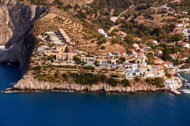 Yunanistan 'ın Kefalonia adasında Assos şehriyle kayalık yarımada