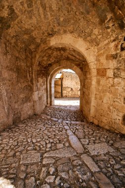 Yunanistan 'ın Kefalonya adasındaki Ortaçağ St George şatosunun taş kapısı