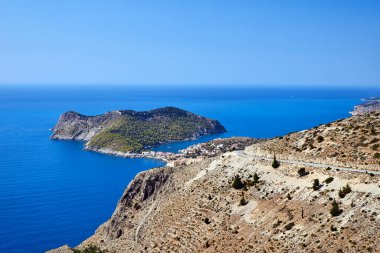 Yunanistan 'ın Kefalonia adasında Assos şehriyle kayalık yarımada