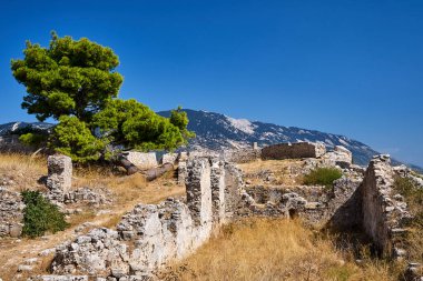 Yunanistan 'ın Kefalonia adasındaki Ortaçağ Venedik şatosunun taş kalıntıları