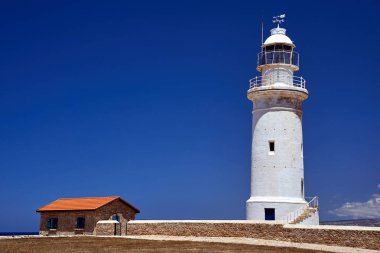 Kıbrıs Rum Kesimi 'ndeki Paphos kentindeki tarihi, taş deniz feneri     