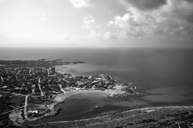 Yunanistan 'ın Girit adasındaki Stavros' ta kuş bakışı deniz ve sahil manzarası