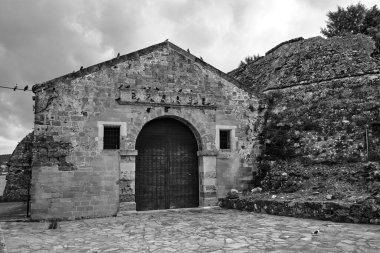 Yunanistan 'ın Girit adasındaki Chania kentindeki ortaçağ kalesinde taş ve tarihi bina