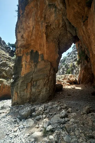 Yunanistan 'ın Girit adasının güney kesimindeki Imbros Boğazı' nın kayalık ve kayalık kapısı