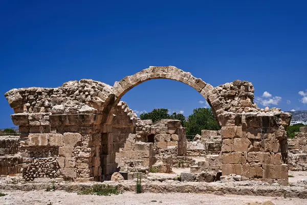 Kıbrıs Rum Kesimi 'nin Paphos kentindeki arkeoloji parkındaki Kırk Sütun Kalesi harabeleri