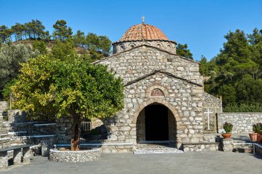 Stone, Ortodoks ve Tarihi Manastır Moni Thari Rodos Adası, Yunanistan 'da