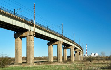 Poznan yan yolunun beton üstgeçidi, Polonya