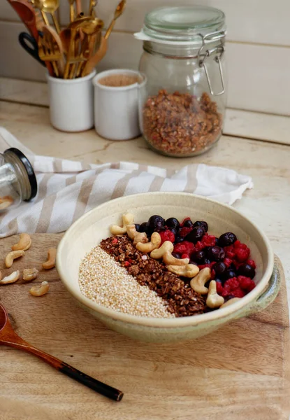 Healthy Breakfast Oatmeal Berries Granola Nuts — Stock Photo, Image