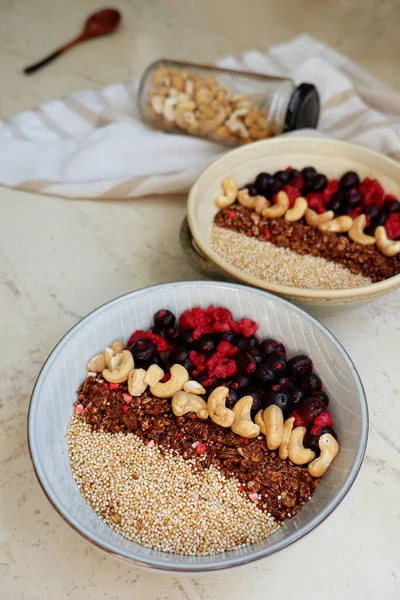 Healthy Breakfast Oatmeal Berries Granola Nuts — Stock Photo, Image