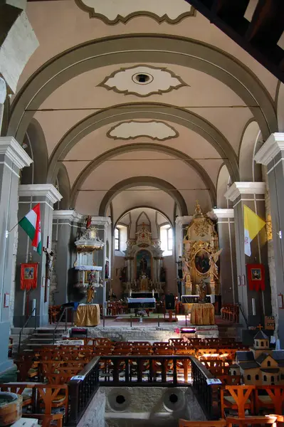 Interieur Prachtige Hongaarse Kerk Rechtenvrije Stockfoto's